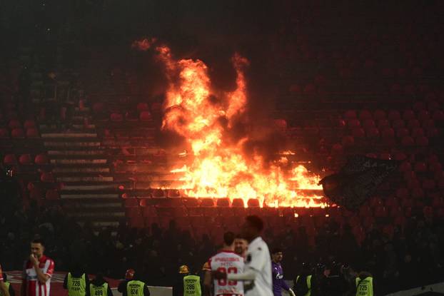 Beograd: Navijači Partizana zapalili dio tribine tijekom susreta Crvene zvezde i Partizana