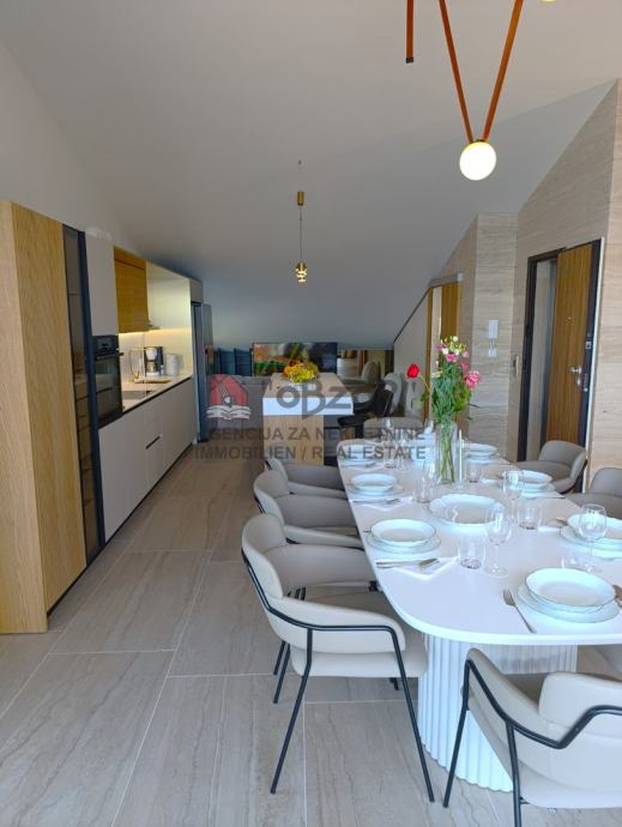 FOTO Ekskluziva! Prodaje se penthouse prvi red do mora, dvije etaže su povezane liftom