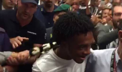 Cuadrado stigao u Juventus, navijači mu nisu dali proći...