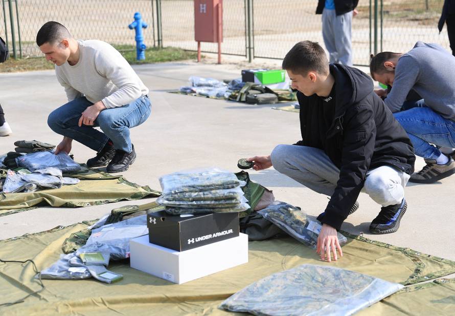 Ministar Anušić i general Kundid na prvom danu TVO-a na Slunju