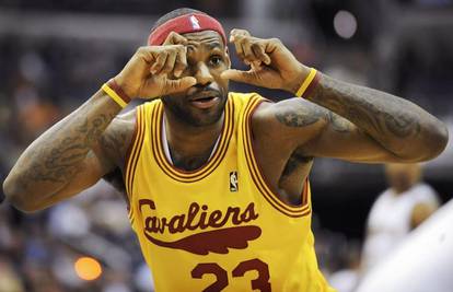 Povratak kralja: LeBron James u Clevelandu, navijači u deliriju