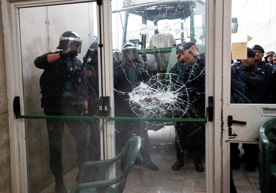Officers break through door at polling station for banned independence referendum in Sant Julia de Ramis