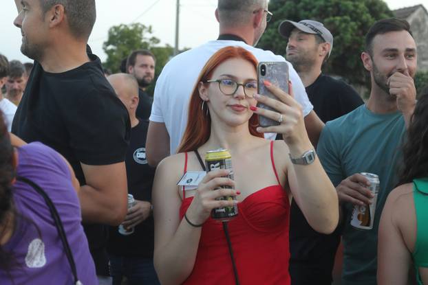 Osijek: Rock bend Echoes zabavljao Osječane na prvom pokretnom koncertu