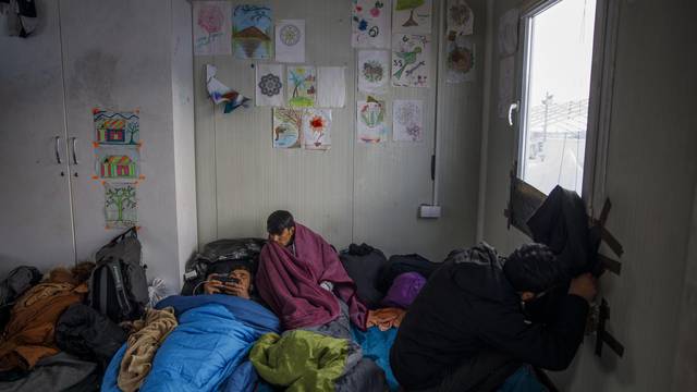 Teška zima u migrantskom kampu Lipa nedaleko od Bihaća