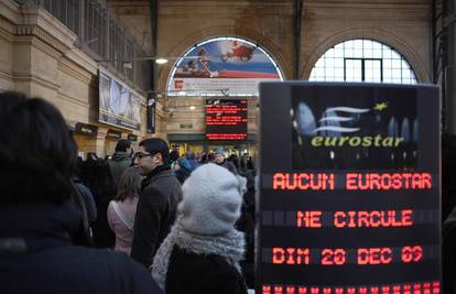 Francuska: Štrajkaju javne službe, pa i željezničari