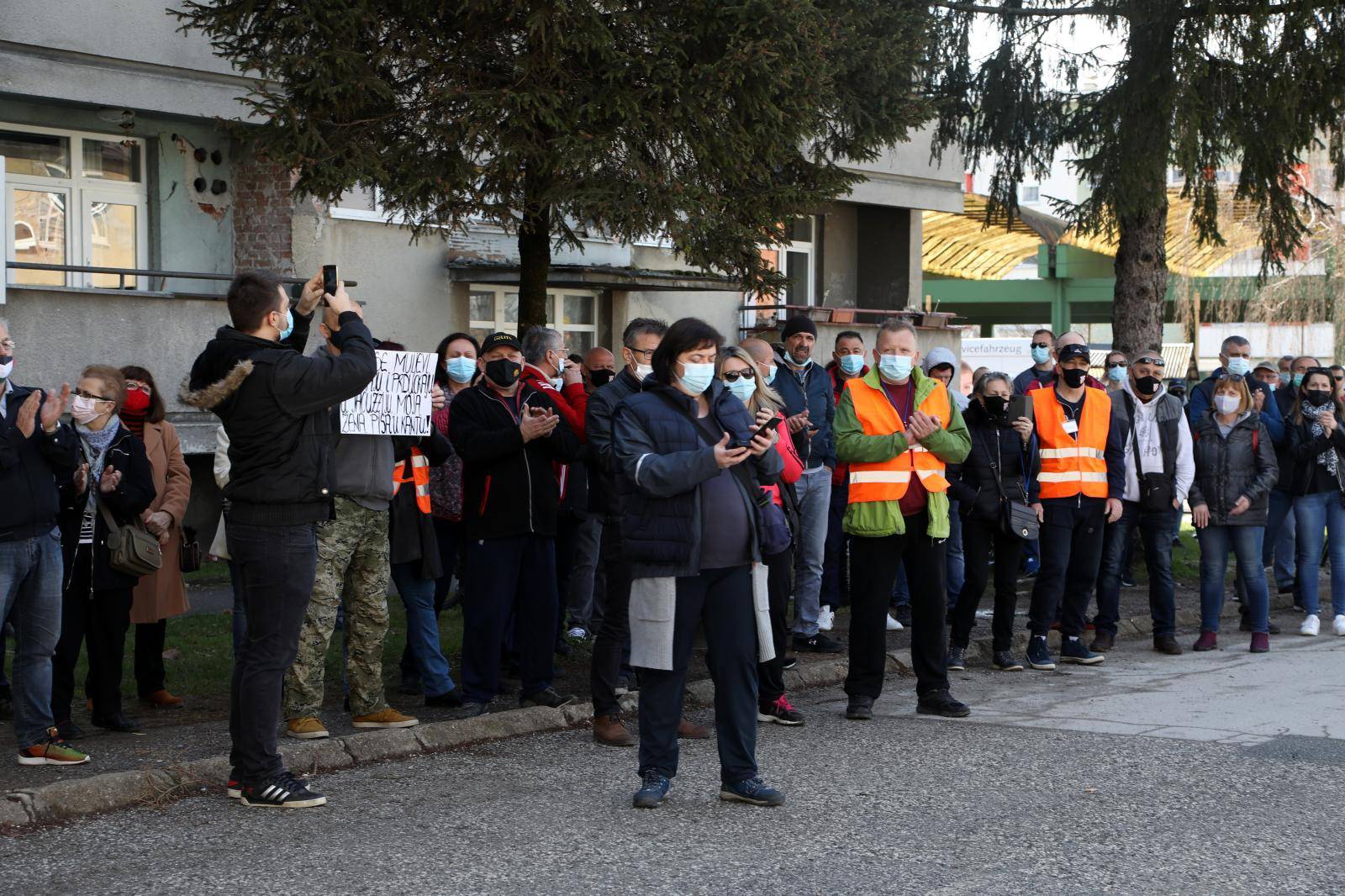 Građani Petrinje prosvjeduju zbog spore obnove grada nakon potresa