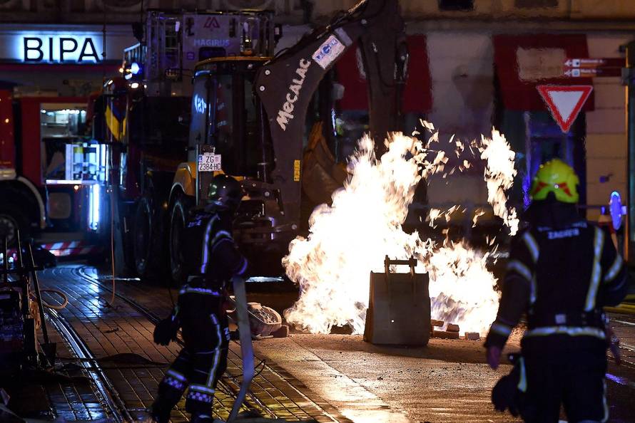 Požar u Frankopanskoj - pri sanaciji vodovodne cijevi probijena je i plinska, bagerist u bolnici