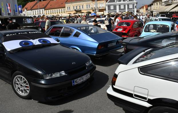 Požega: Čuveni modeli izloženi u sklopu oldtimer manifestacije"Trophy Zlatnom dolinom 2026."
