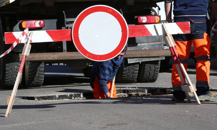 Zagreb: Puknuće cijevi u Ružmarinkovoj ulici