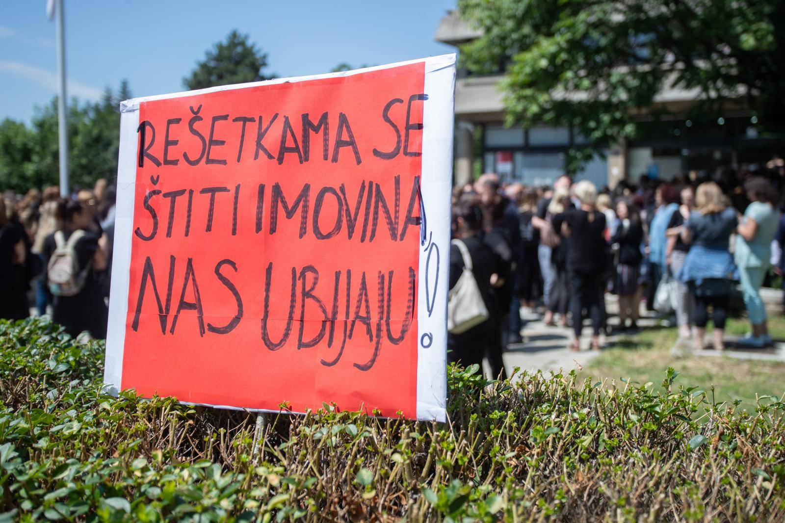 Zagreb: Prosvjed socijalnih radnika nakon juÄeraÅ¡njeg ubojstva njihove kolegice u Äakovu