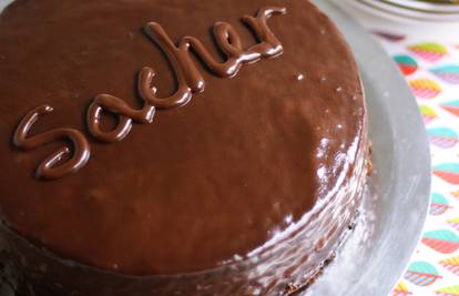 Čokoladna fantazija: Sacher torta s domaćim pekmezom