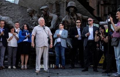 Poljaci prosvjeduju za neovisno sudstvo, priključio se i Walesa