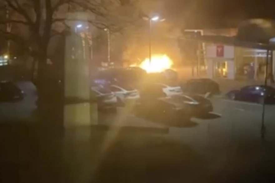 Prosvjednici zapalili Tesle u Njemačkoj