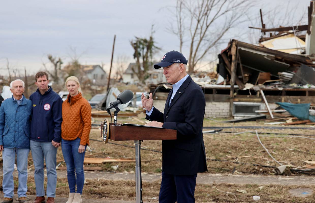 Biden u Kentuckyju: 'Tornada su uništila sve na putu, ali nećemo vas ostaviti same. Ima nade'