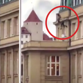 Dramatična snimka: Skakali su s krova zgrade kako bi pobjegli masovnom ubojici sa snajperom