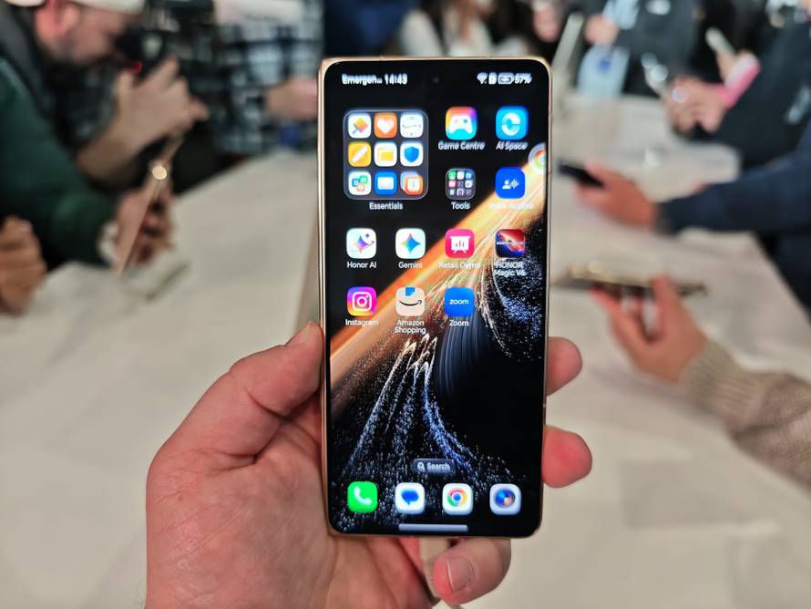 VIDEO Honorov robotski udar: Telefon s kamerom kao iz crtića i robot na dvije noge ukrali šou