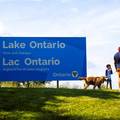 Sva&dstrok;a s Trumpom: Kana&dstrok;ani su podigli ogromni znak 'Jezero Ontario, Google promijenio ime