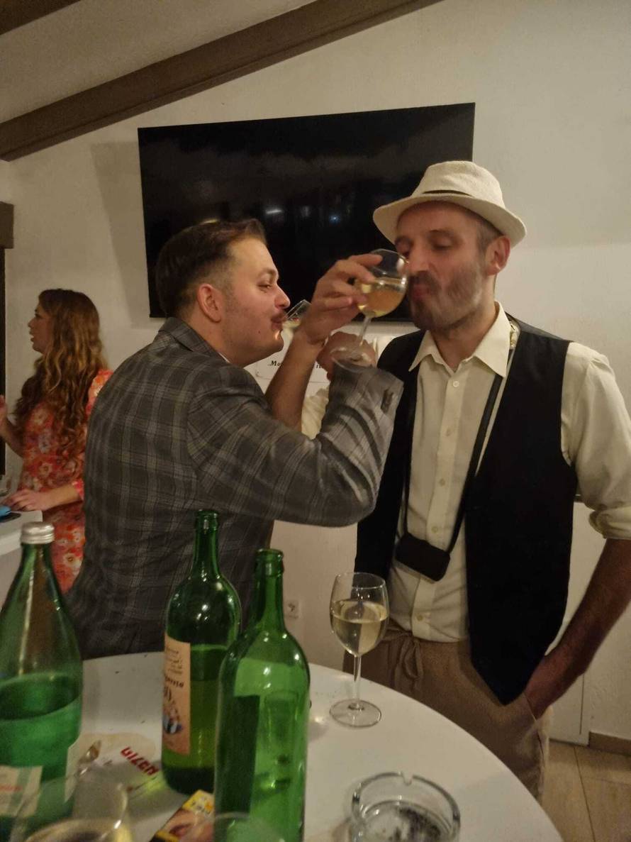 Ramona proslavila rođendan sa stilom: Haljina i frizura kao Ana Šafranek iz kultnog filma...