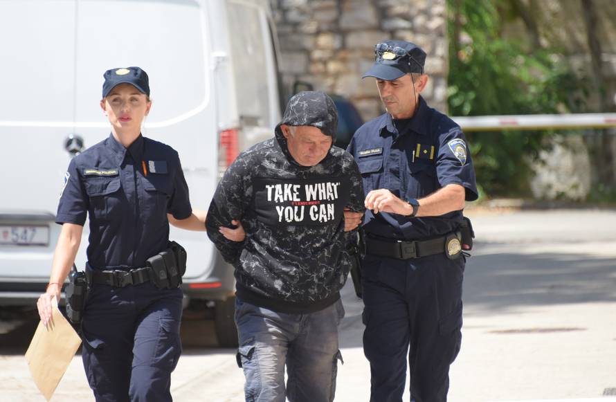 Pula: Muškarac osumnjičen za otmicu priveden u zgradu Županijskog državnog odvjetništa