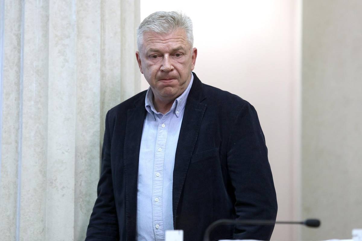 Ostojić o SMS-u: Možda sam ja bolje informiran nego premijer
