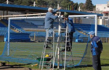 Šibenik: Na stadionu usred noći uništili golove i mreže