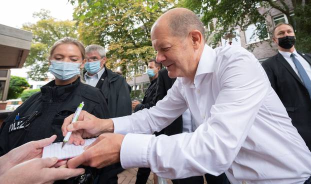 SPD election campaign - Olaf Scholz in Lehrte