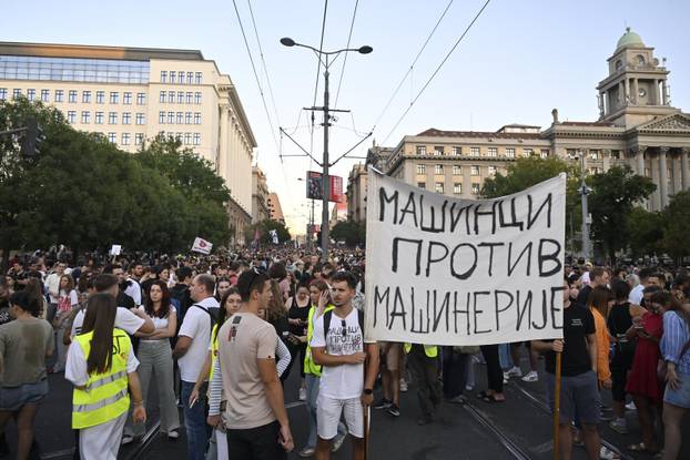 Beograd: Komemorativna šetnja povodom 10 mjeseci od pada nadstrešnice na željezničkoj stanici u Novom Sadu