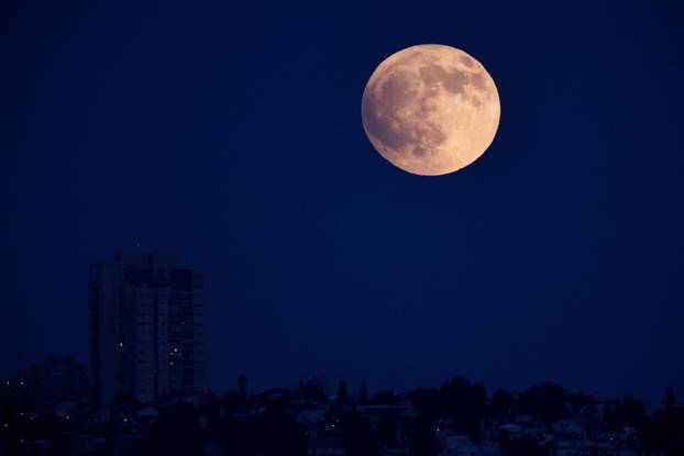 Total lunar eclipse in Jerusalem