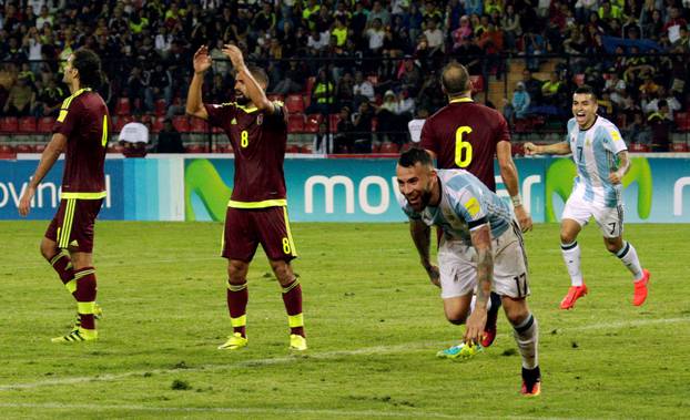 Football Soccer - World Cup 2018 Qualifiers - Argentina v Venezuela