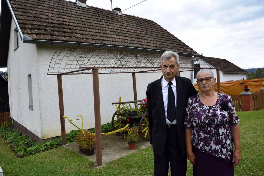 Ziher je ziher! Još dok su živi napravili su sami sebi karmine