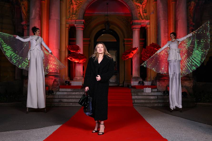 Zagreb: Dolazak uzvanika na dodjelu medijske nagrade "Večernjakova ruža" u Hrvatskom narodnom kazalištu