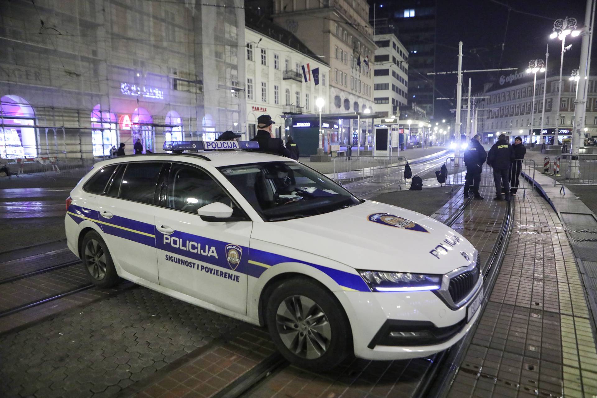 Zagreb: Snimanje akcijskih scena za film Canary Black na Trgu bana Josipa Jelačića, Kate zamjenila dublerica 