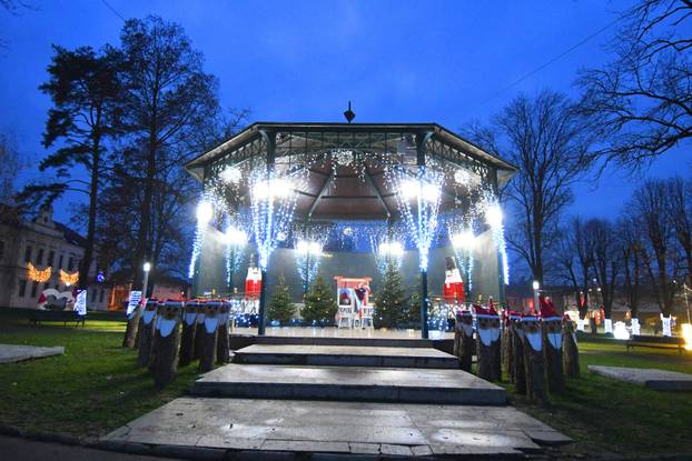 Božićni ugođaj na adventu u Slatini