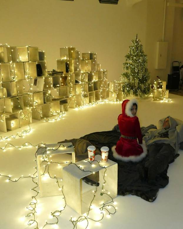 FOTO Kardashianke ovogodišnji Božić provele pomalo neobično za njih: Pogledajte što su radile