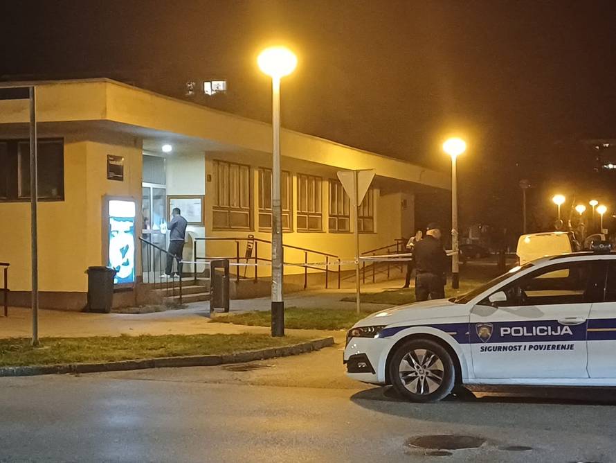 Oštetili Dom zdravlja i auto na Knežiji. Policija našla kuglicu: 'Nije pucano iz vatrenog oružja'