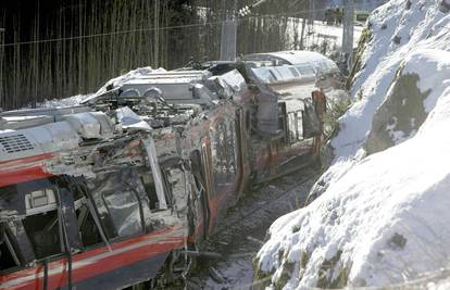 Vlak na probnoj vožnji izletio iz tračnica, pet ljudi ozlijeđeno