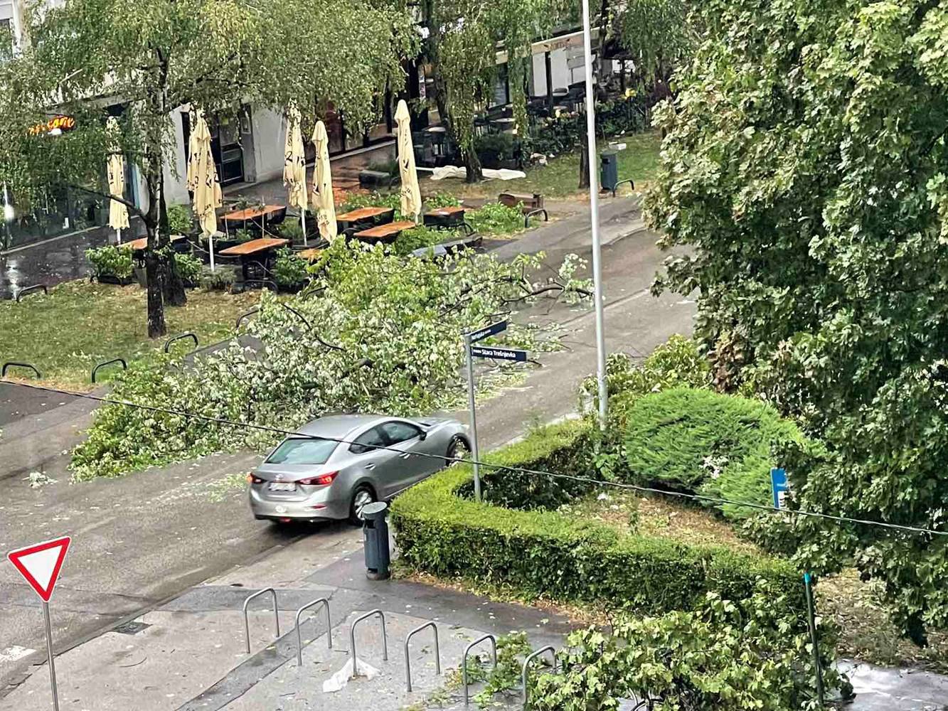 Ovo su posljedice nevremena u Hrvatskoj: Više od 4000 hitnih poziva, 2000 uništenih zgrada