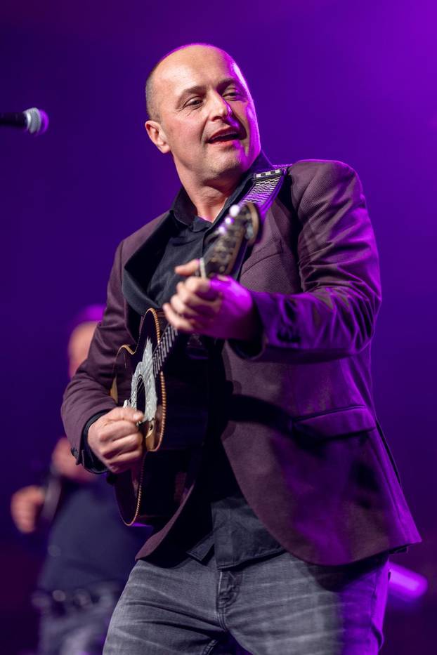 Županja: 13. božićni koncert Opće Opasnosti i prijatelja