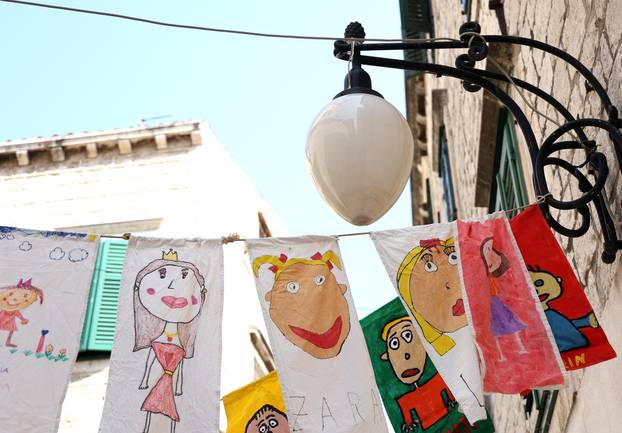 Šibenik: Šarene zastavice najavljuju po?etak 65. Me?unarodnog dje?jeg festivala