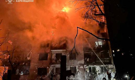 Ruski dronovi pogodili stambenu zgradu u Harkivu