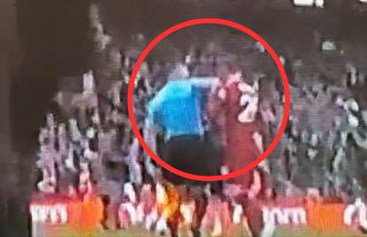 VIDEO Skandal u Premier ligi: Pomoćni sudac laktom udario zvijezdu Liverpoola u glavu