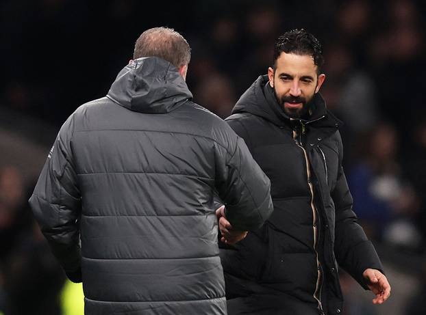 Premier League - Tottenham Hotspur v Manchester United