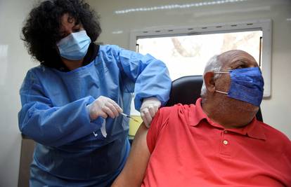Grčka uvela obvezno cijepljenje za starije od 60 godina: Kazna od 100 eura za sve koji odbiju
