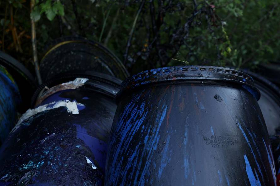 24sata Draganić: Pronađeno 270 bačvi punih boje, bačenih u prirodu kraj rijeke Kupčine