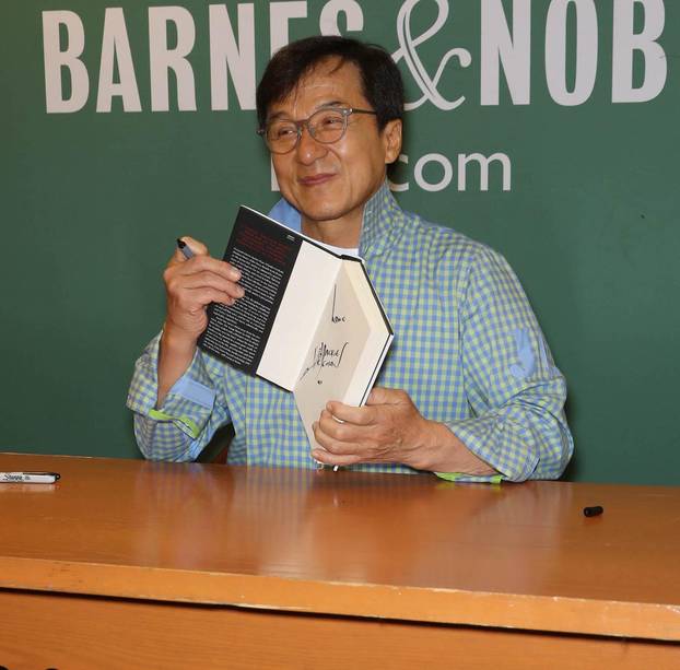 New York: Jackie Chan potpisivao svoju knjigu
