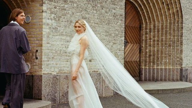 Vjenčala se u prozirnoj haljini, pa su je svi napali: Mislite li da je ova vjenčanica primjerena?