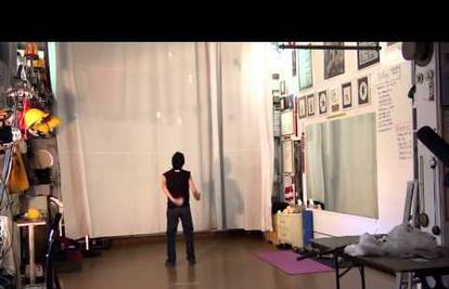Video: Ty Tojo može žonglirati s čak sedam loptica iza leđa!