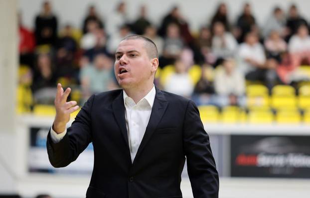 Split: Košarkaši igrali "našminkani" u znak podrške Međunarodnom danu borbe protiv nasilja nad ženama