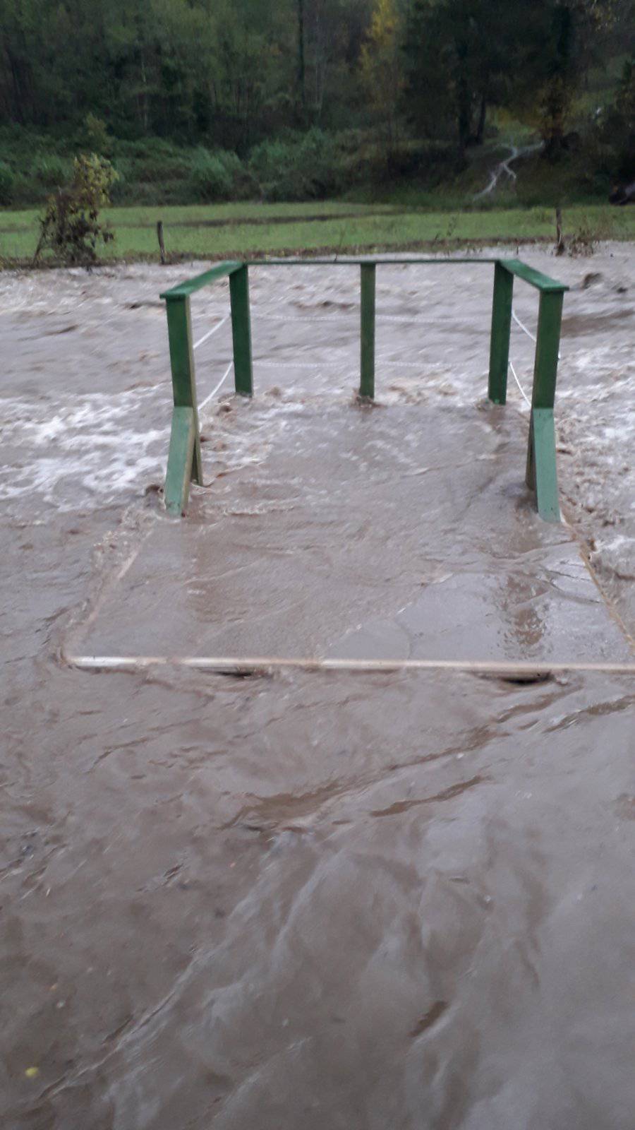 Opasnost od poplava: Krenula bujica u Tršću, diže se Kupa