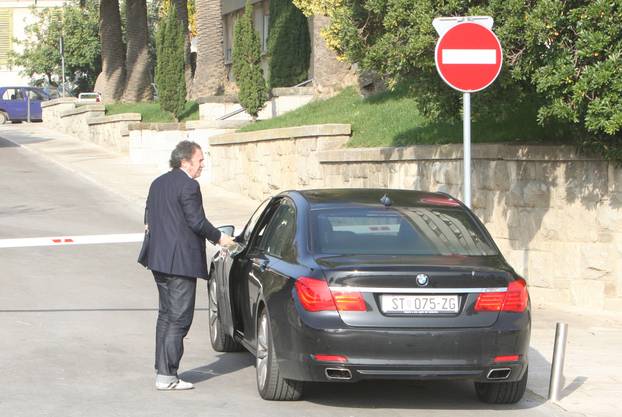 Split: Gradona?elnik Željko Kerum oko 9.40 stigao pred zgradu Poglavarstva 